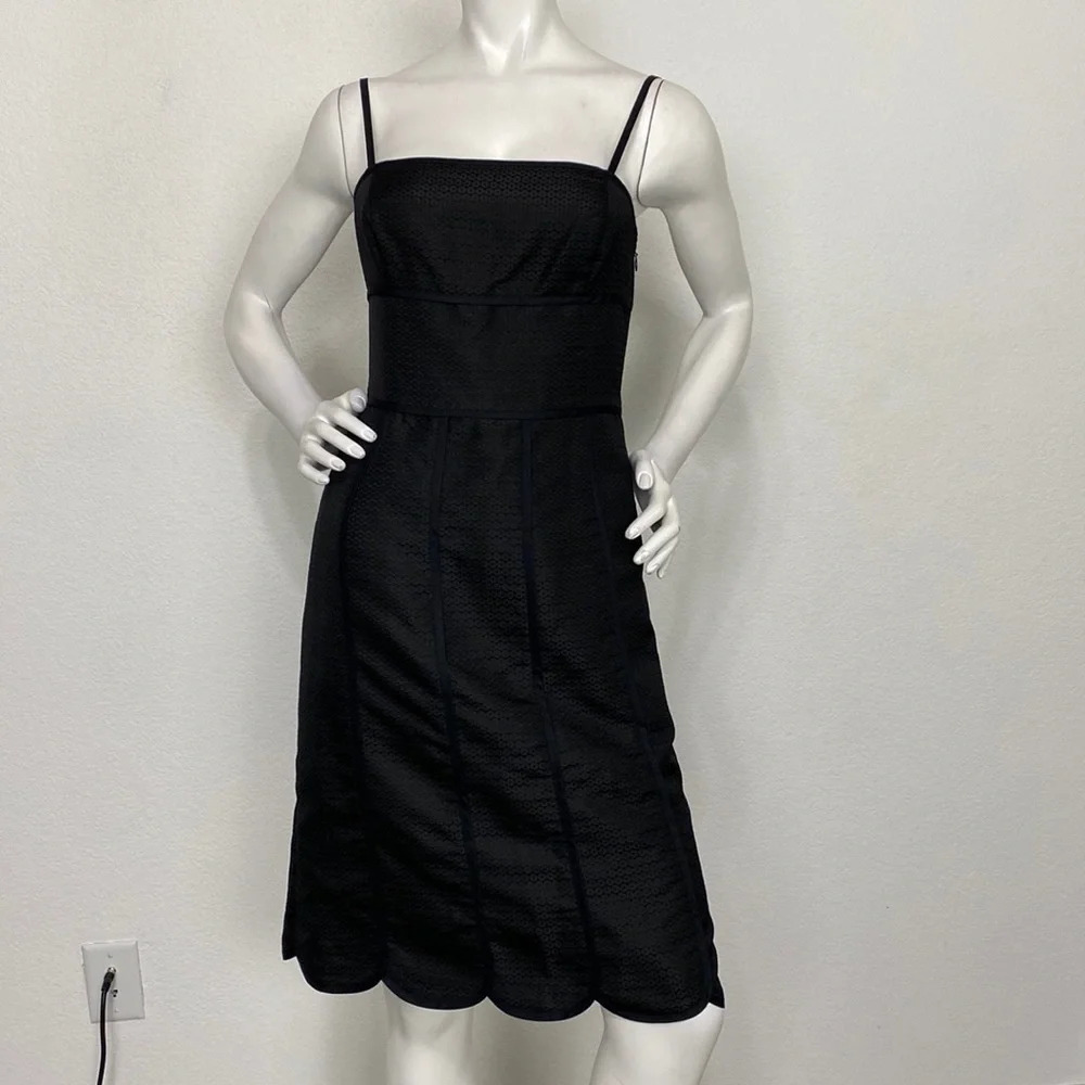 Ann Taylor Black Silk Blend Above Knee Length Circular Pattern Dress Size 2
